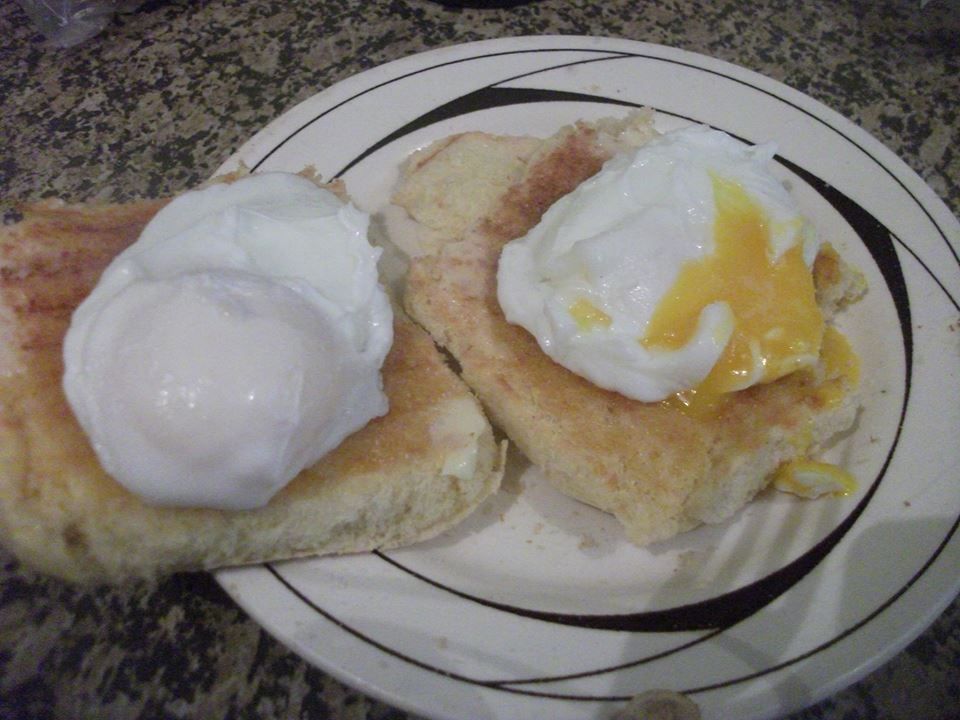 Ovos poched eggs