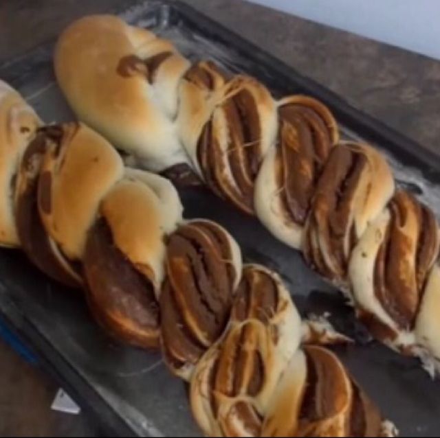 Pão com recheio de chocolate