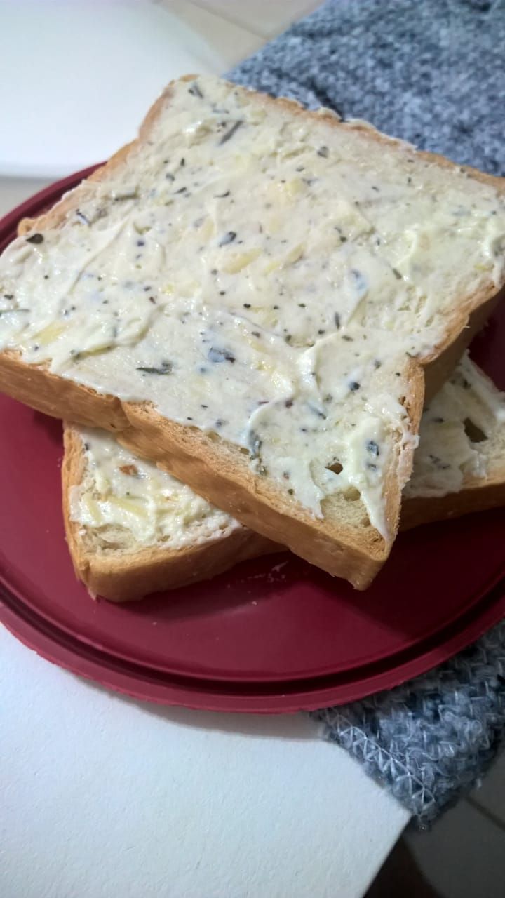 Pão de alho em casa (creme simples e rápido)