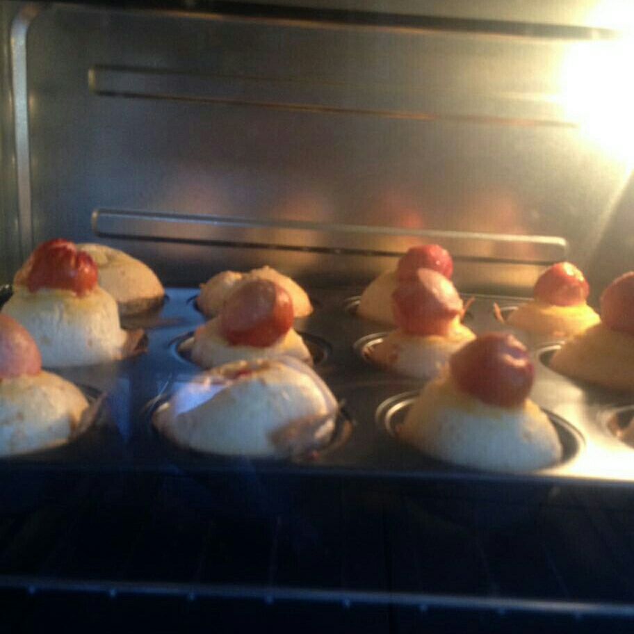 Pão de queijo com salsichas