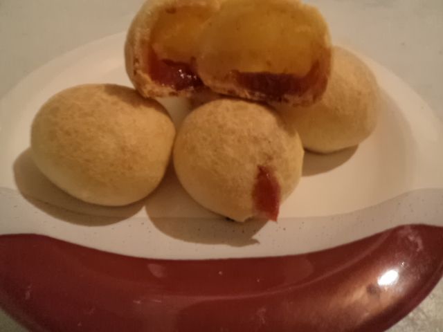 Pão de queijo recheado com goiabada