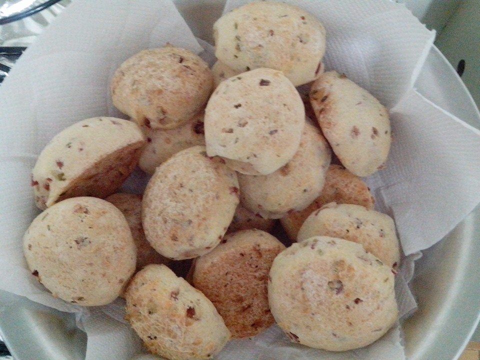 Pão de queijo temperado com calabresa