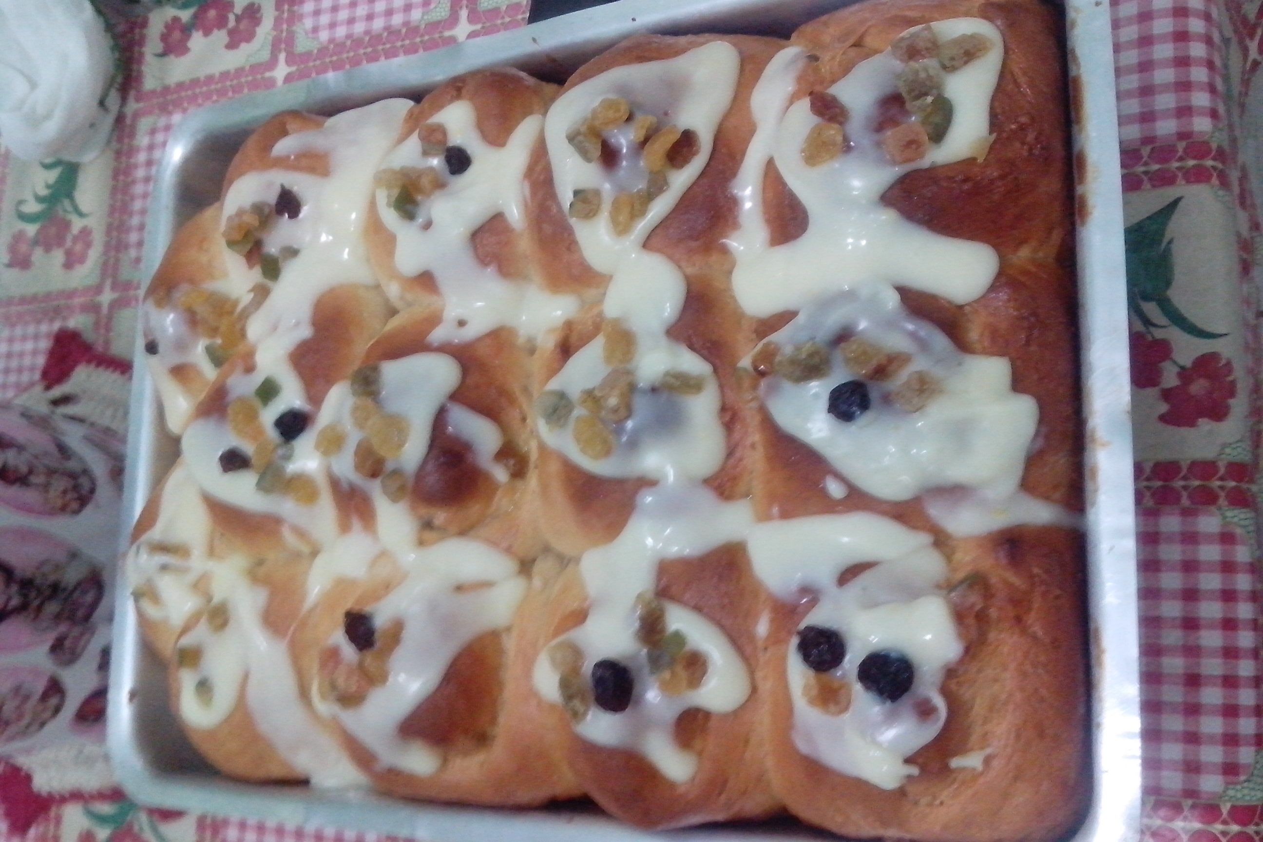 Pão doce com frutas cristalizadas