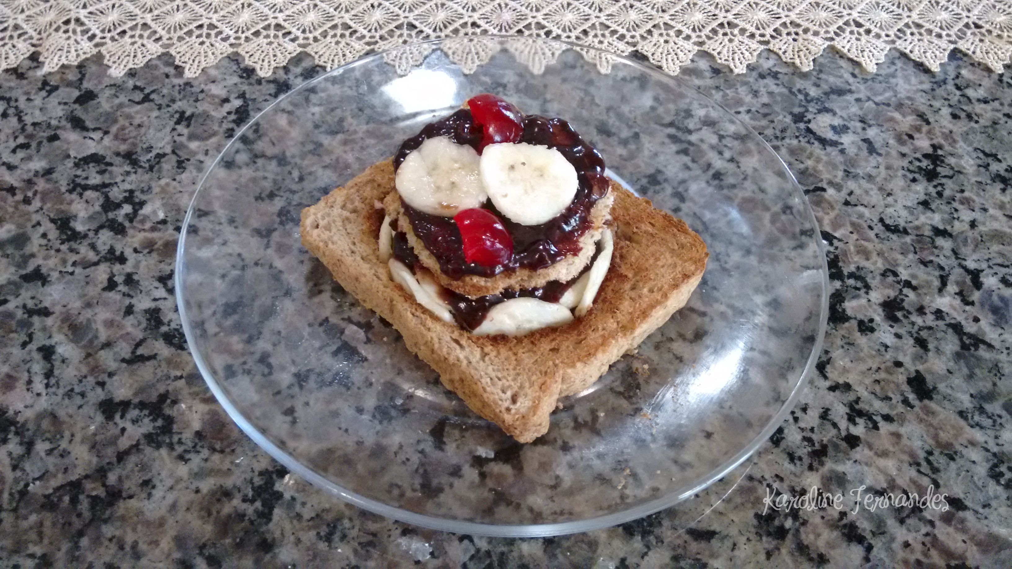 Pão integral com creme de Nutella e banana