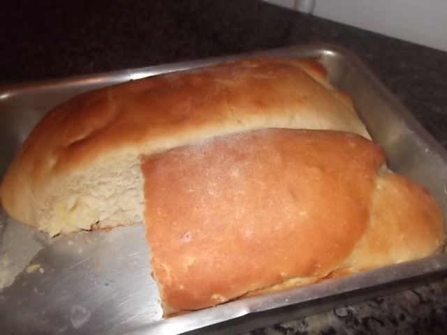 Pão recheado com presunto e queijo