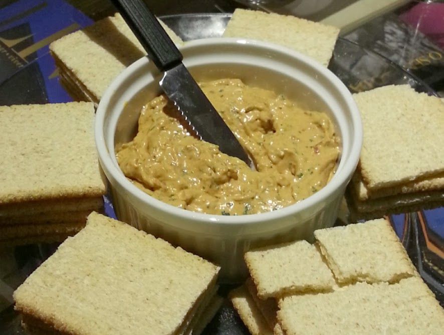 Pasta de queijo minas, tomate seco e manjericão