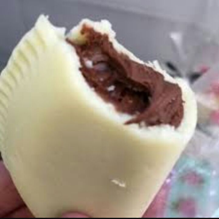 Pastel de leite em pó com creme de avelã