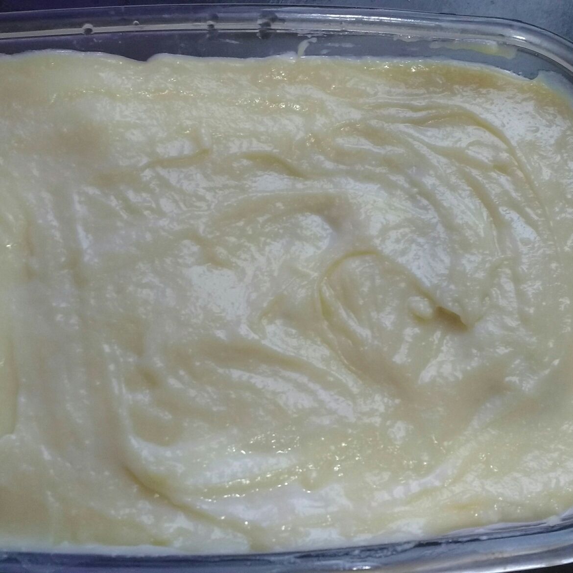 Pavê de limão com cobertura de creme branco