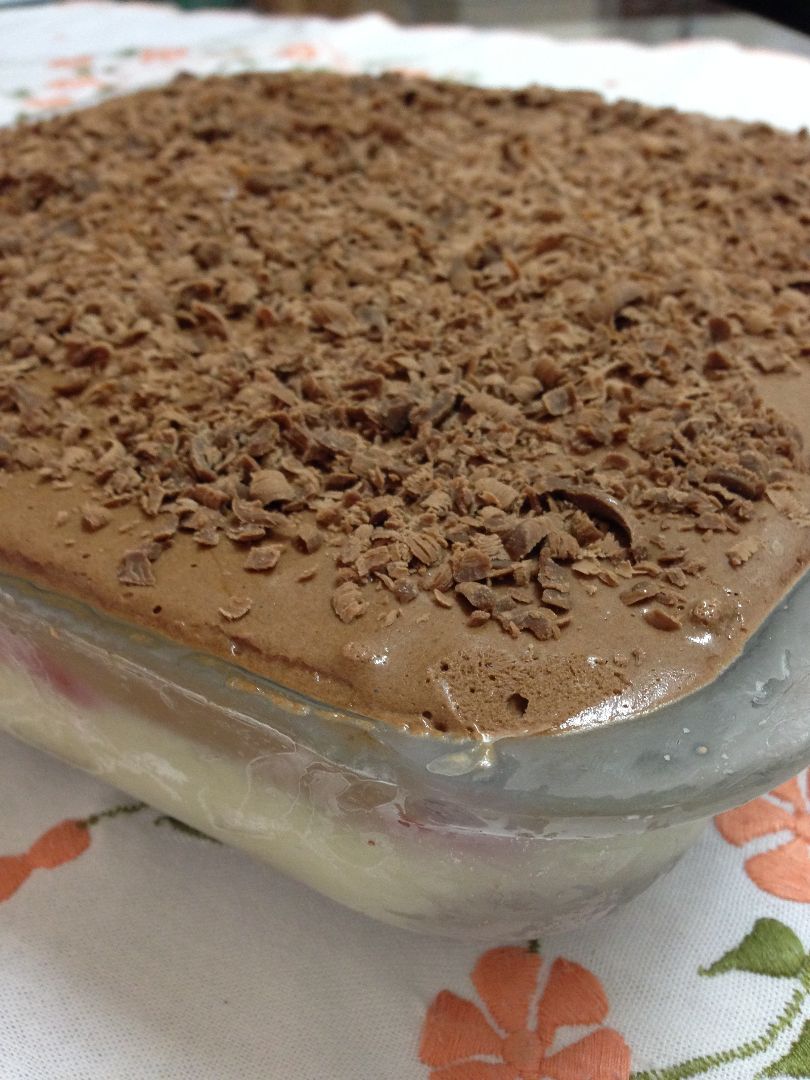 Pavê de morango com mousse de chocolate