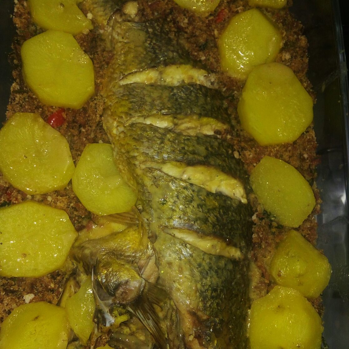 Peixe recheado com farofa de calabresa