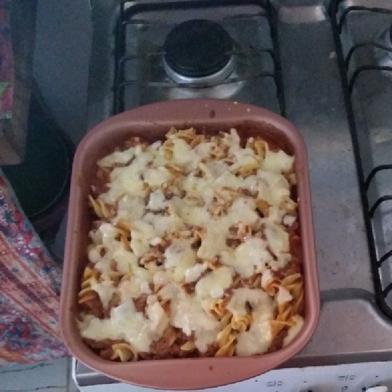 Penne ao molho de carne moída com creme de leite