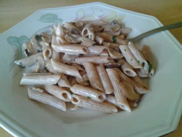 Penne ao vinho e cogumelos