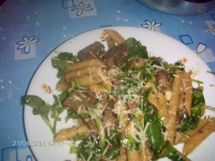 Penne com agrião à moda Ravanelli