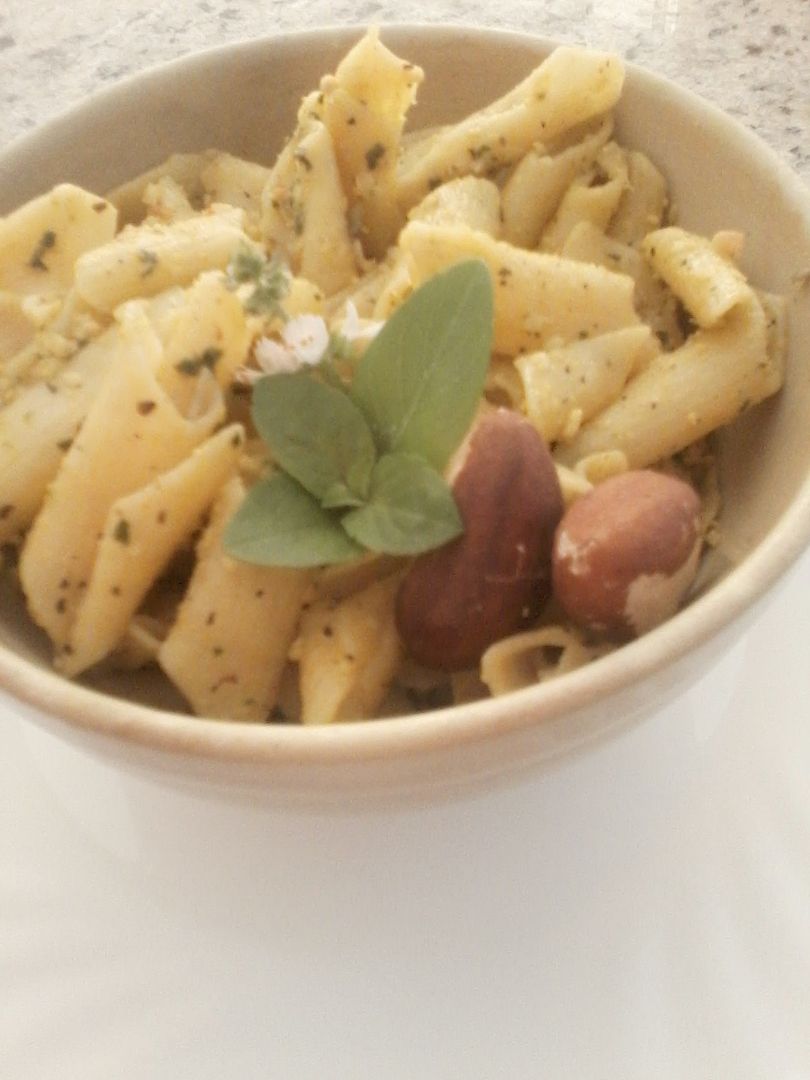 Penne sem glúten com molho pesto funcional