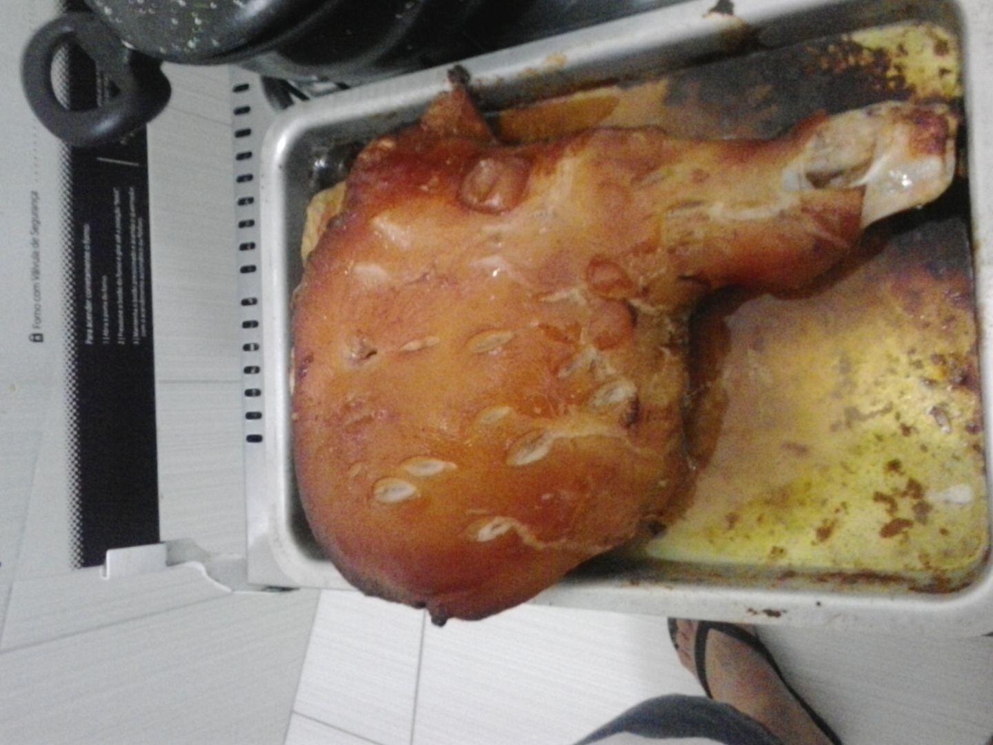 Pernil assado com cerveja e canela