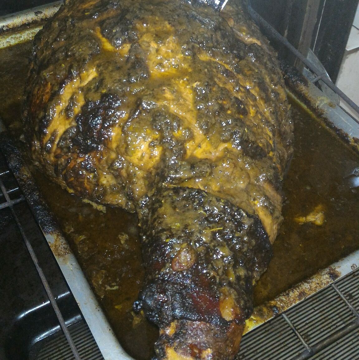 Pernil inteiro assado a moda do Noé