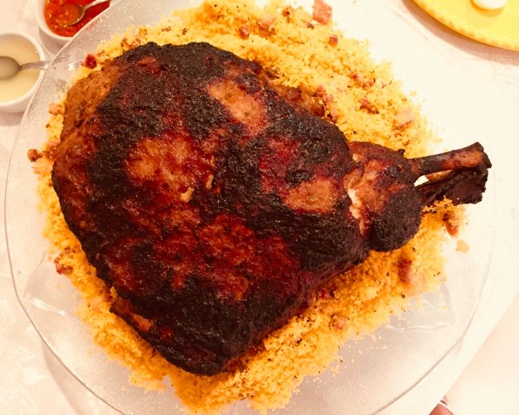 Pernil suíno semi-desossado na cerveja