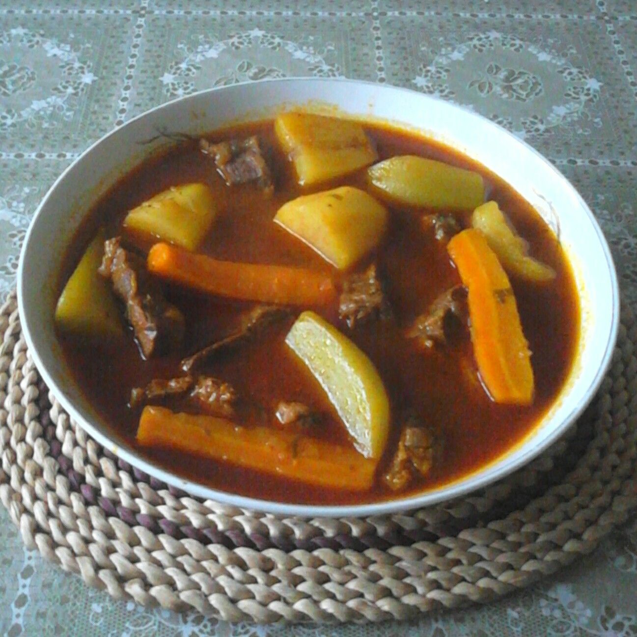 Picadinho de carne de boi com legumes