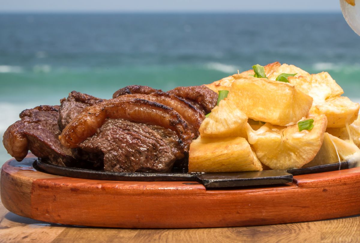 Picanha na chapa com mandioca na manteiga e mussarela