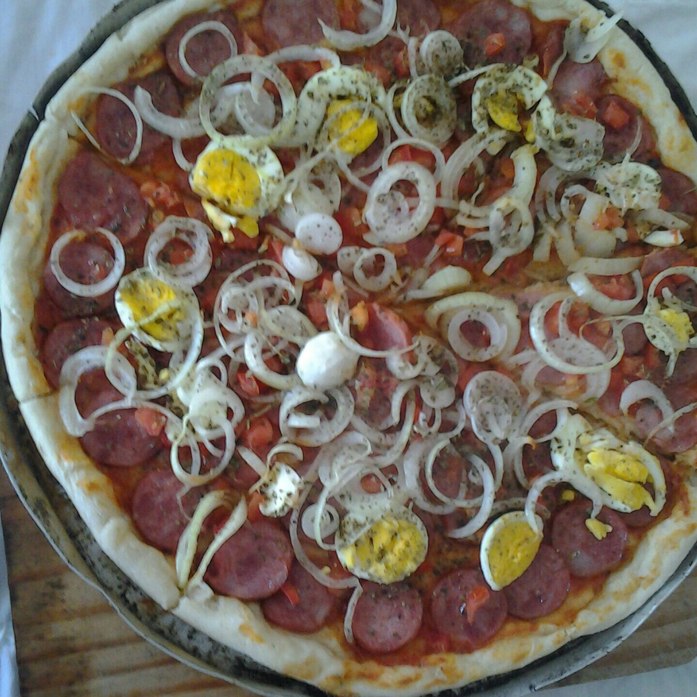 Pizza de calabresa (massa fina)