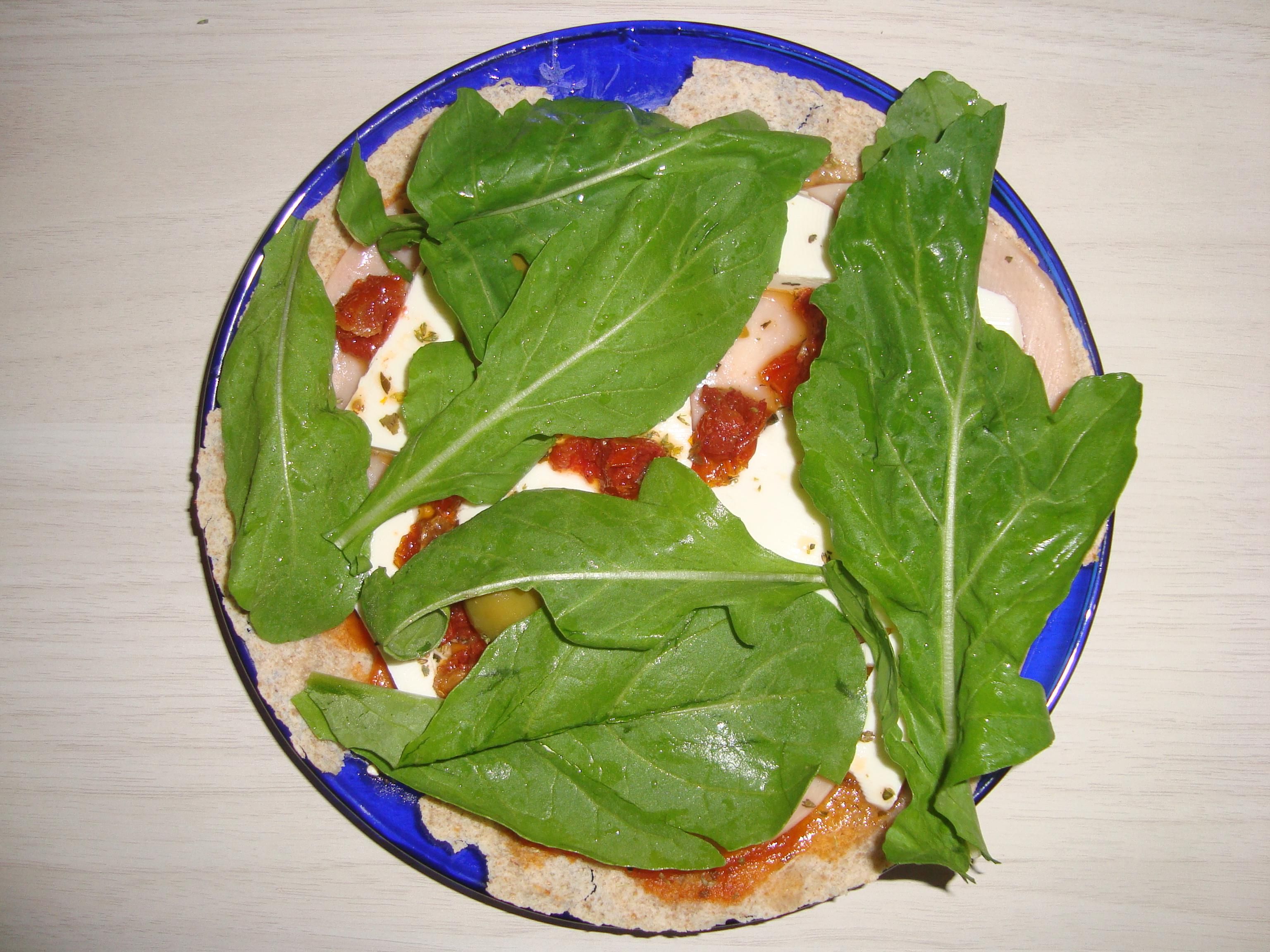 Pizza Light com tomate seco e rúcula