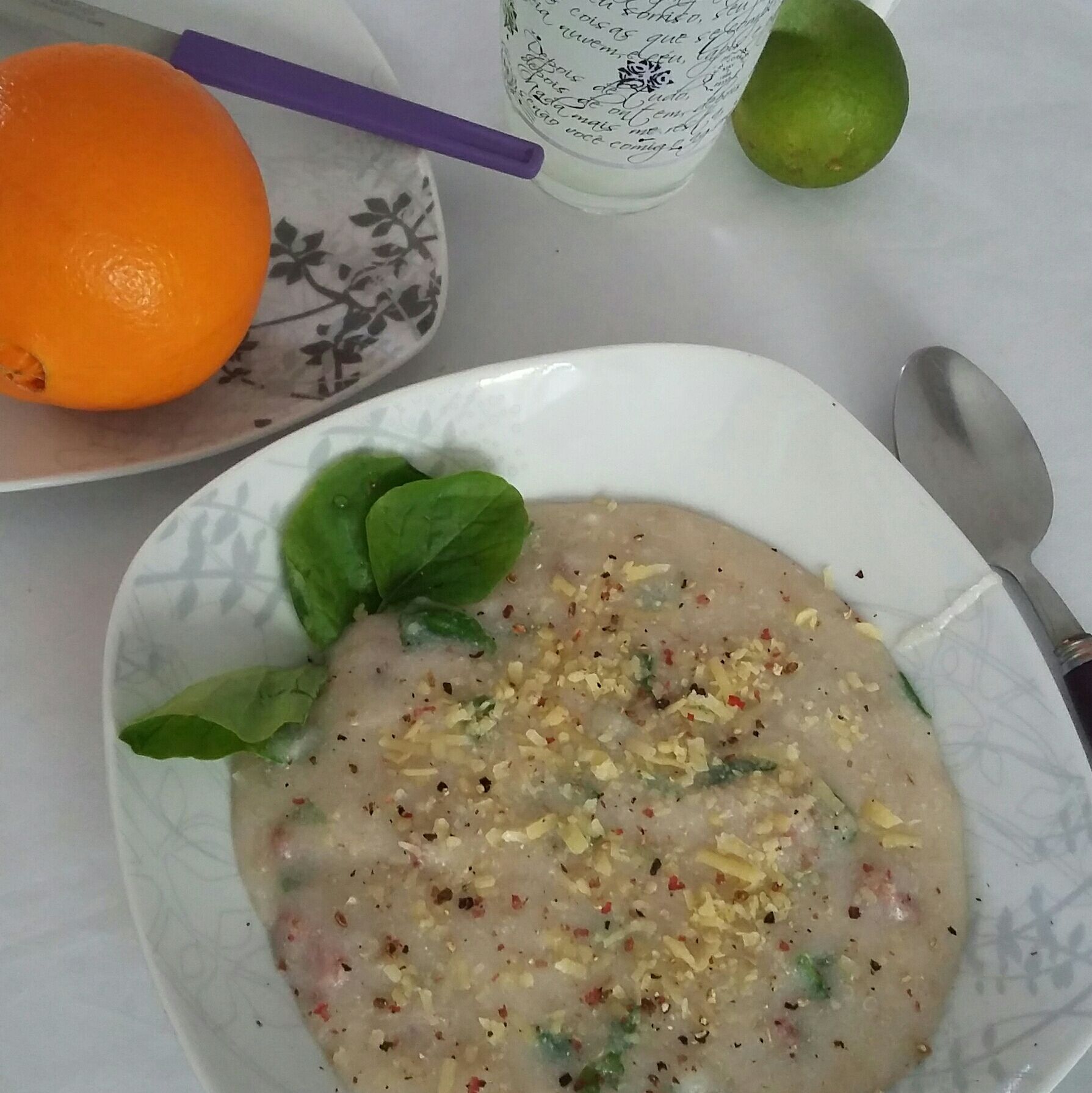 Polenta cremosa com agrião