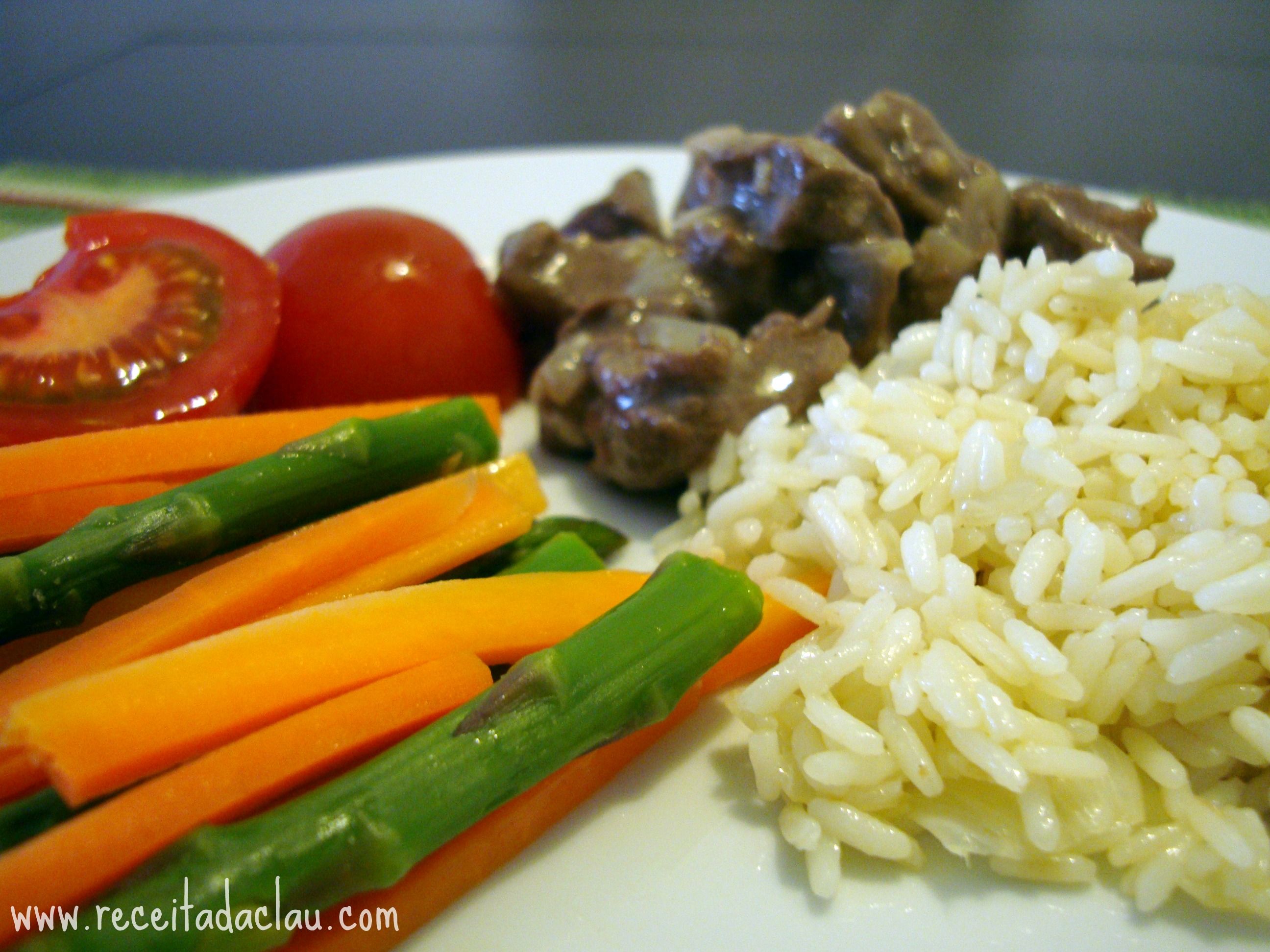 Prato Feito: Picadinho, arroz e legumes