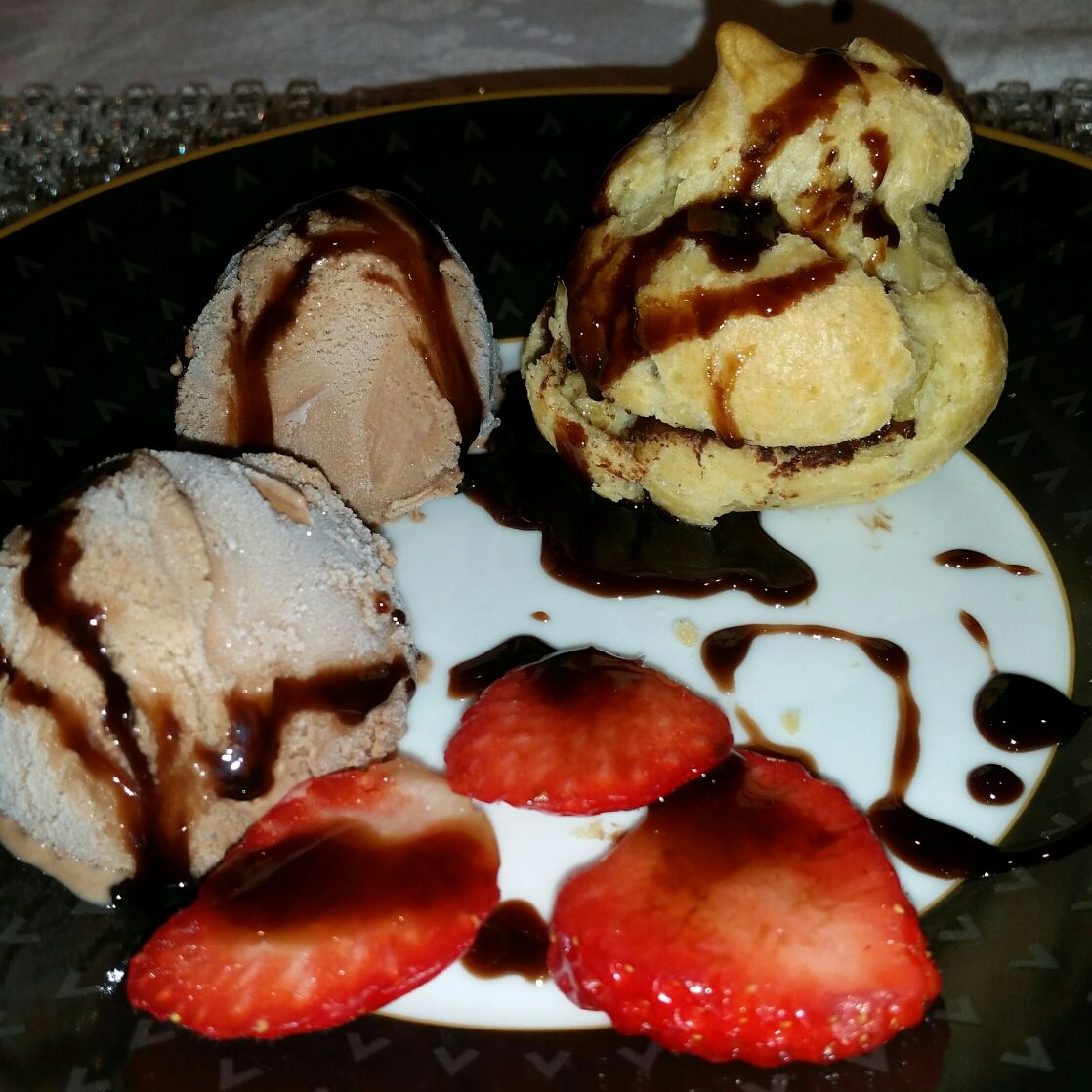 Profiteroles com sorvete