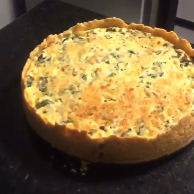 Quiche com farinha de arroz, espinafre e ricota