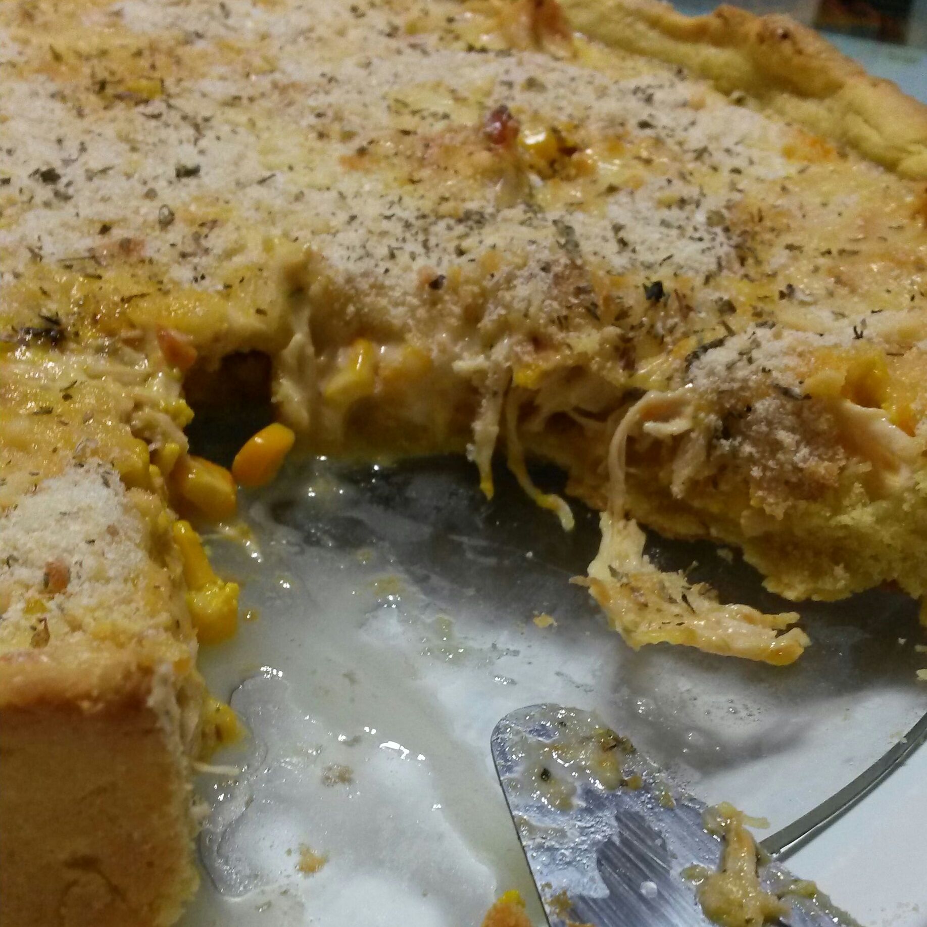 Quiche cremosíssima de frango e milho verde