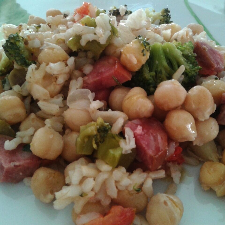 Risoto com calabresa e grão de bico