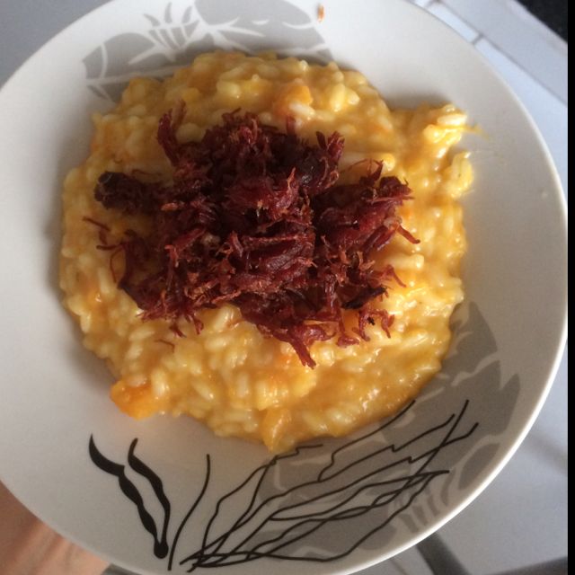 Risoto de abóbora com carne seca crocante