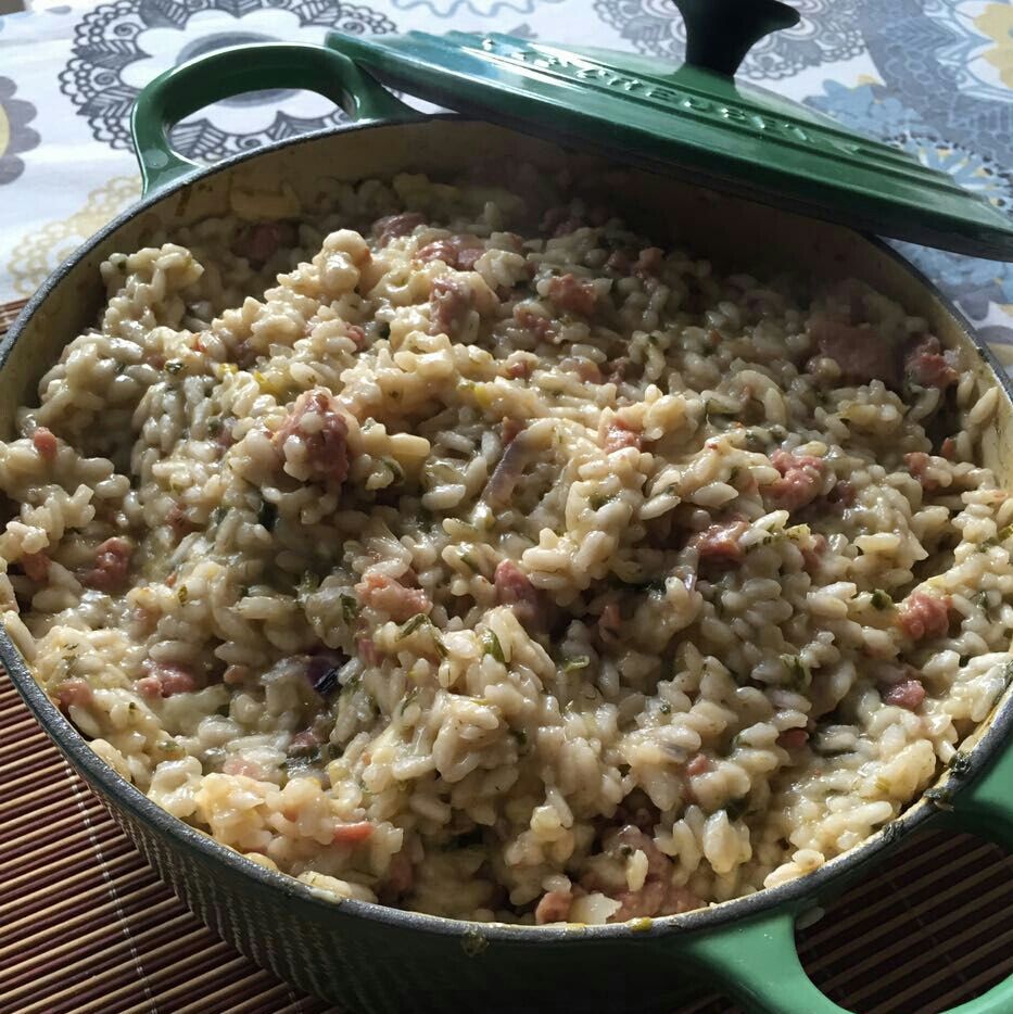 Risoto de calabresa fresca e alho-poró