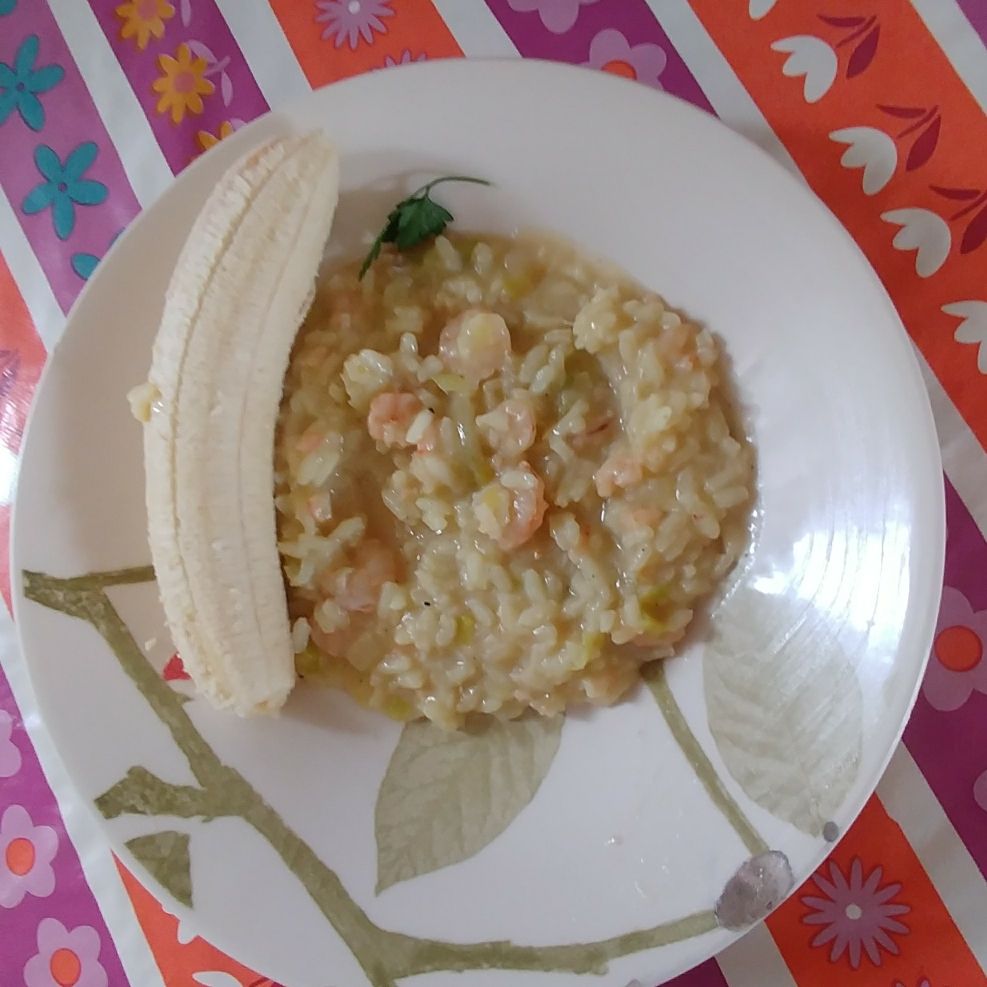 Risoto de camarão com alho-poró e banana