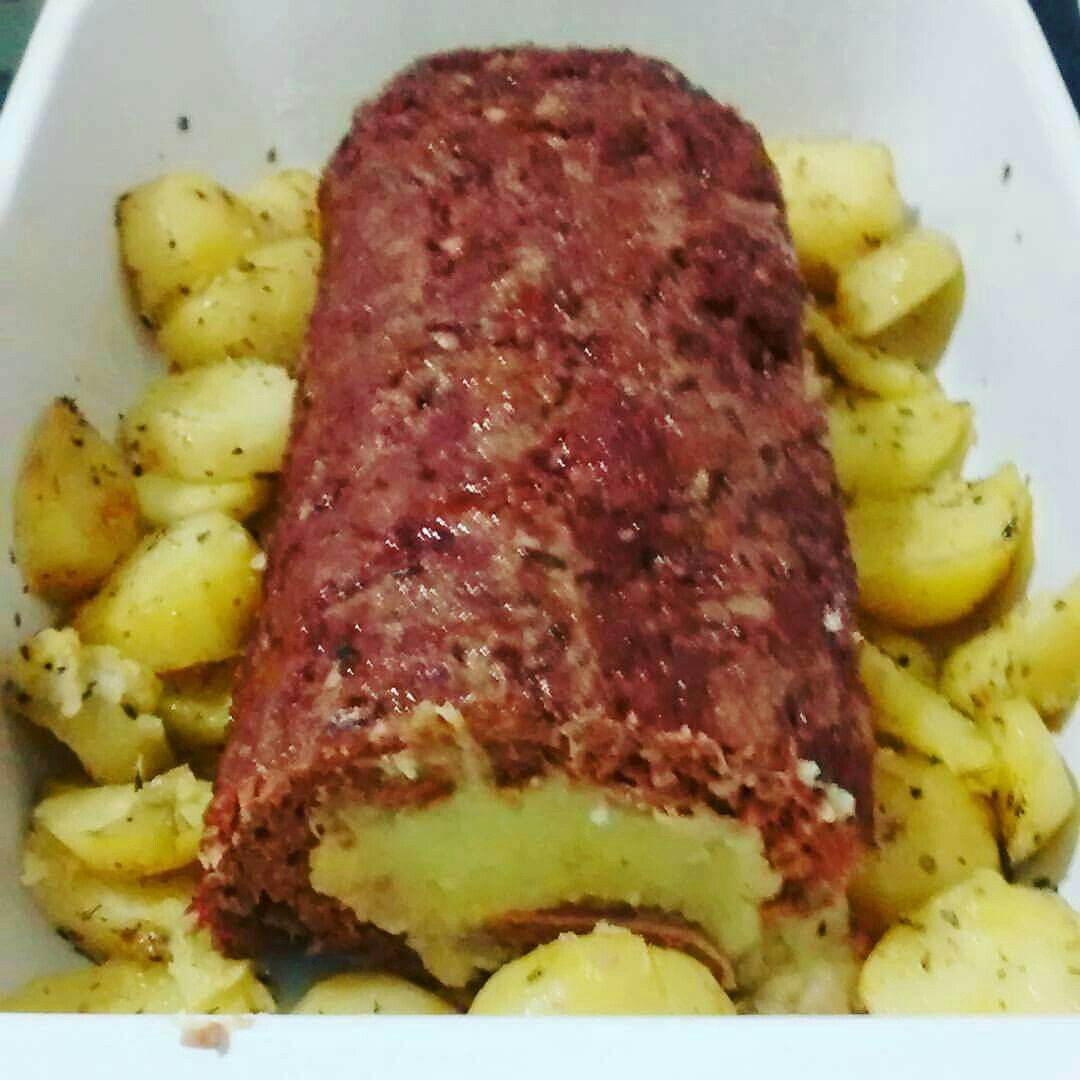 Rocambole de carne com batata