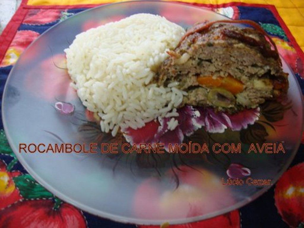 Rocambole de carne moída com aveia