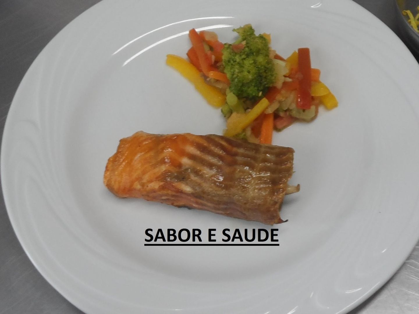 Rolê de salmão com shitake