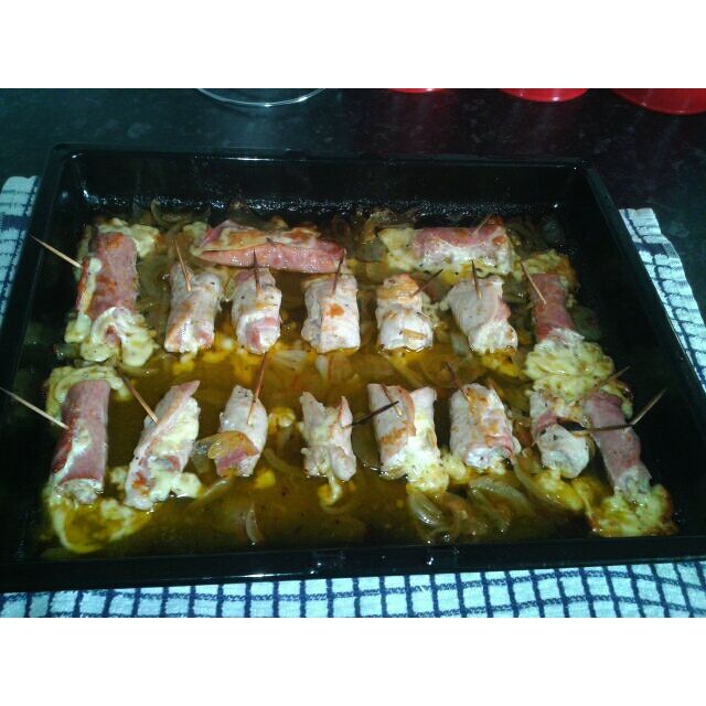 Rolinhos frango, bacon e queijo