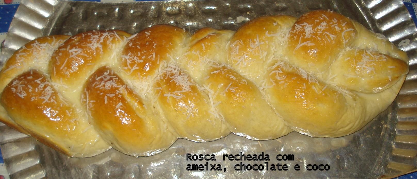 Rosca de chocolate, coco e ameixa