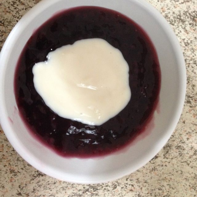 Sagu ao vinho tinto com creme de baunilha