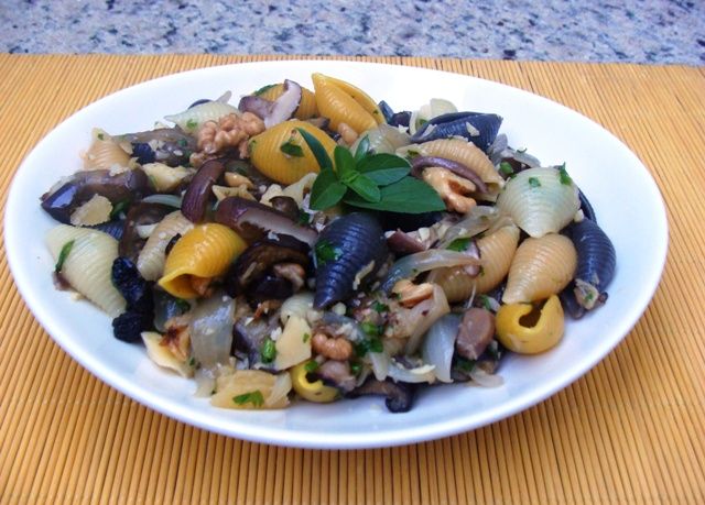 Salada com funghi e berinjela