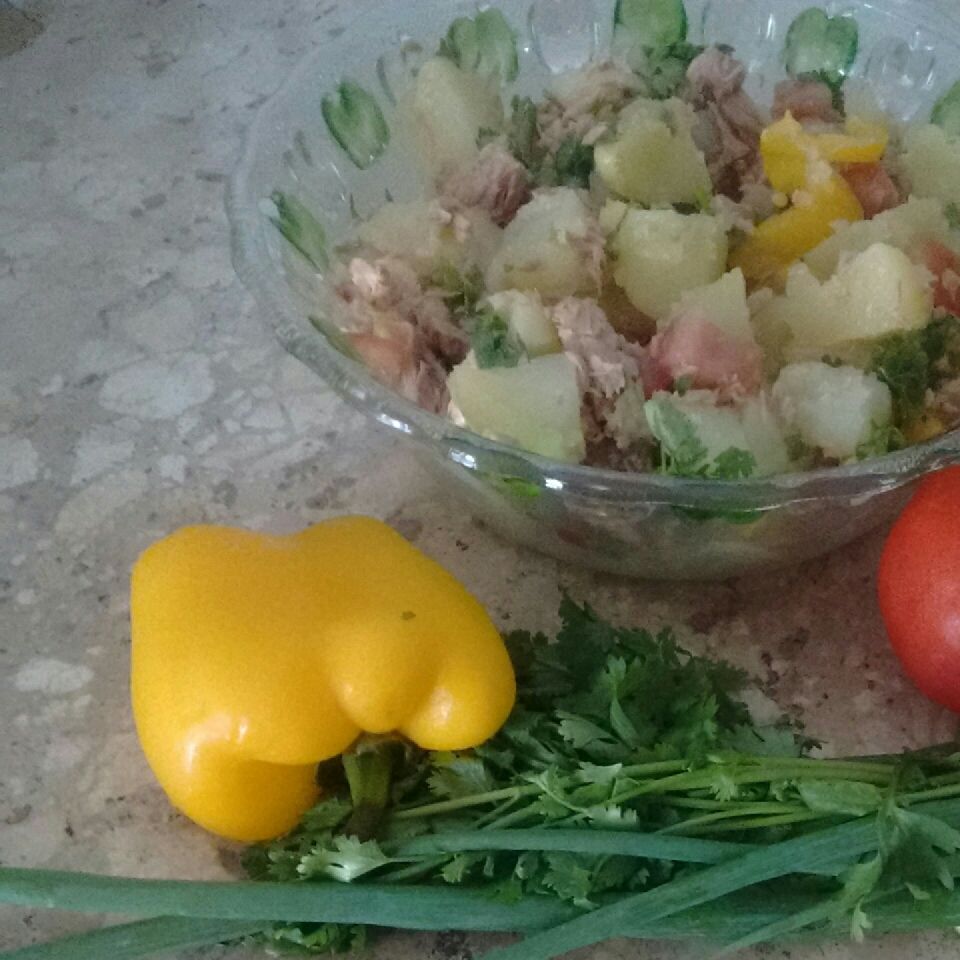 Salada de atum com batata palha