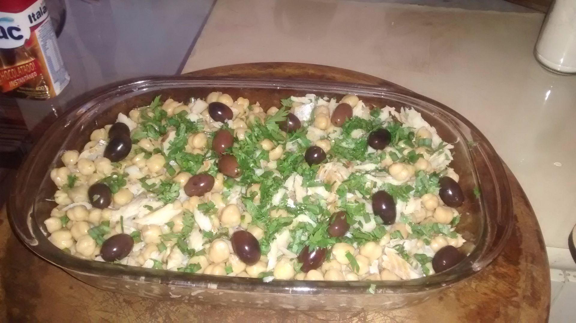 Salada de bacalhau polcack com grão de bico