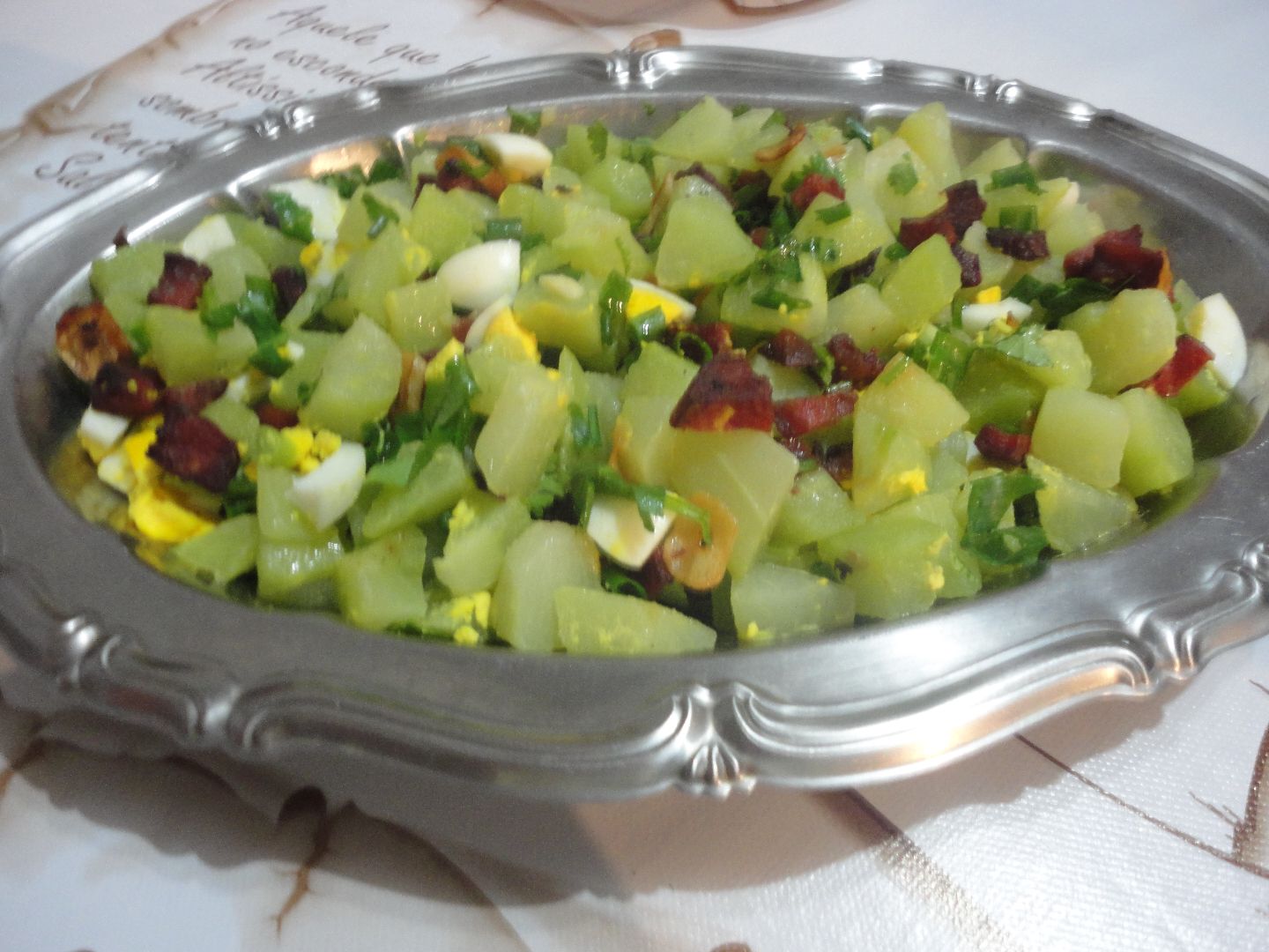 Salada de chuchu com bacon
