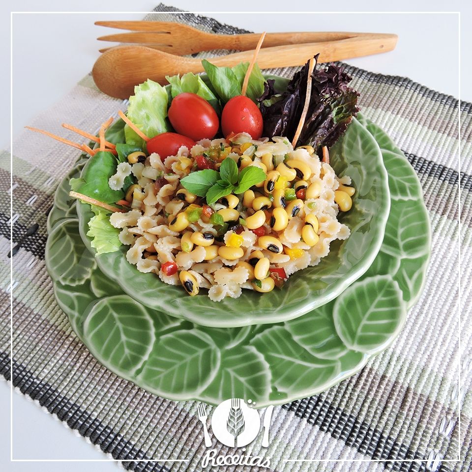 Salada de feijão fradinho com macarrão ao molho vinagrete da ABIMAPI