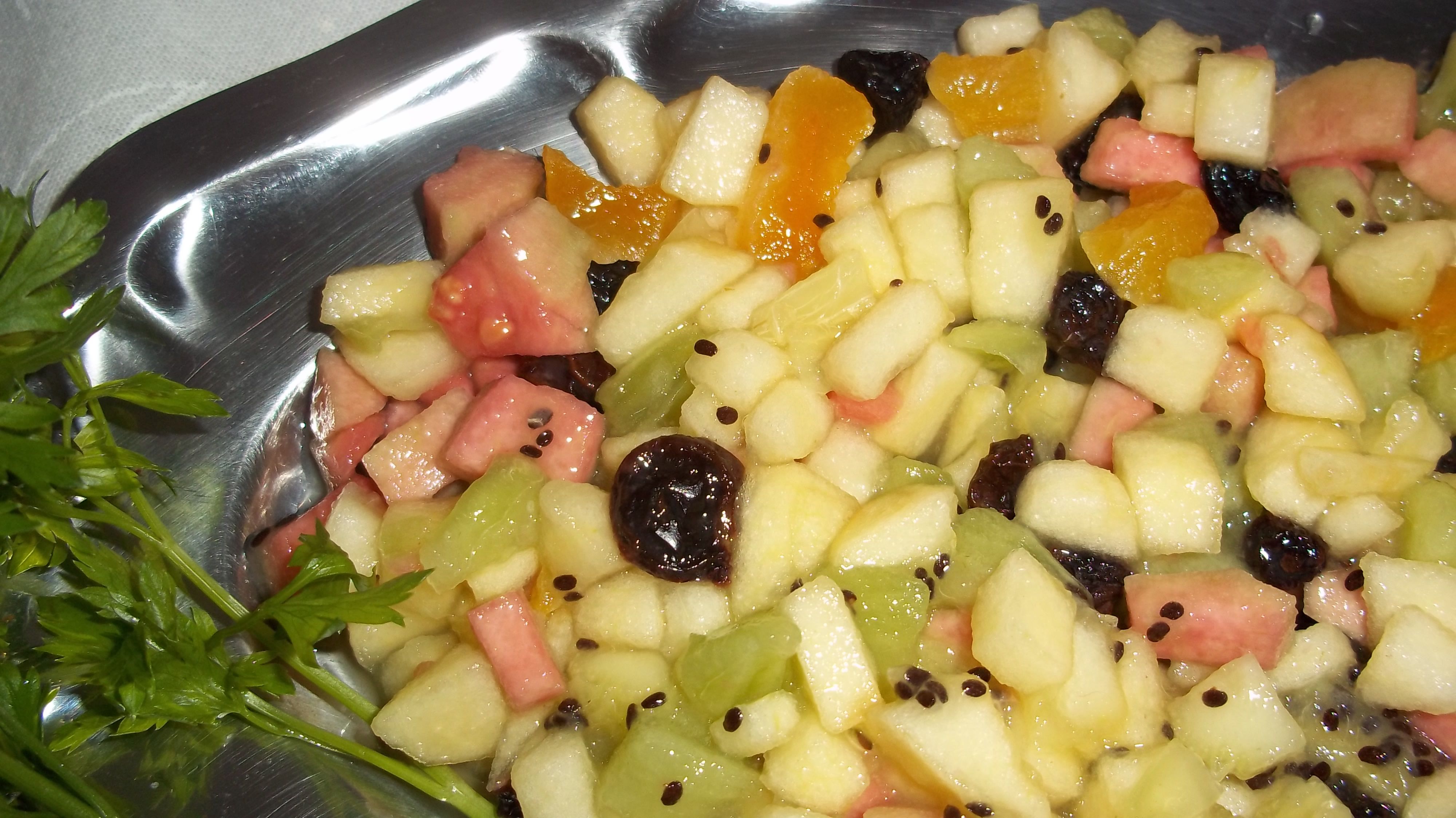 Salada de goiaba, maçã e kiwi