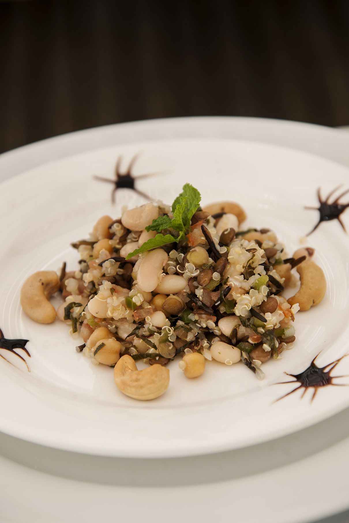 Salada de grãos com castanha-de-caju e hortelã (Hotel Vila Naiá)