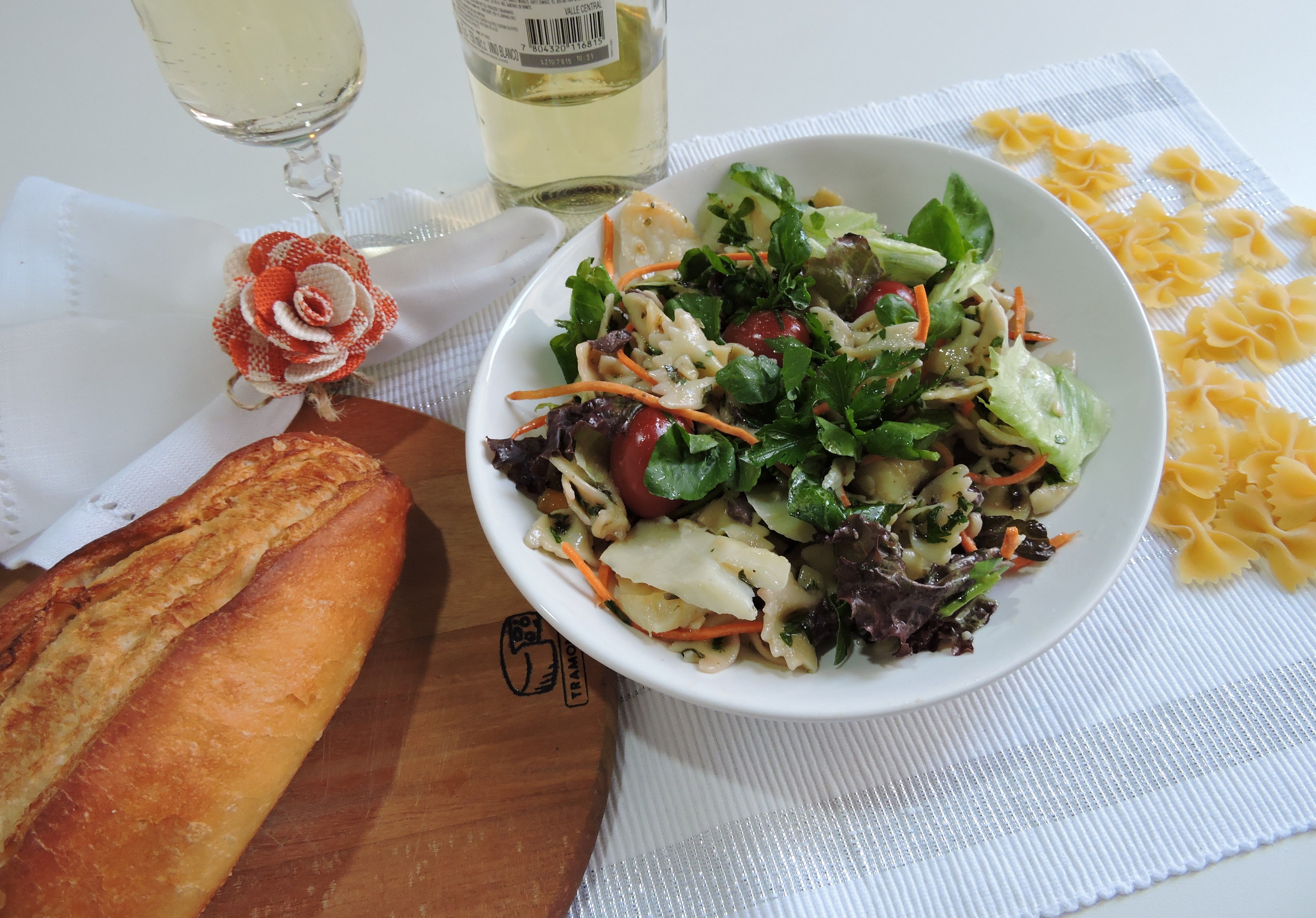 Salada de macarrão ao molho de agrião e bacalhau para o Natal