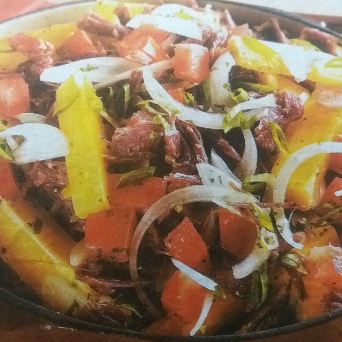 Salada de mandioca e carne-seca