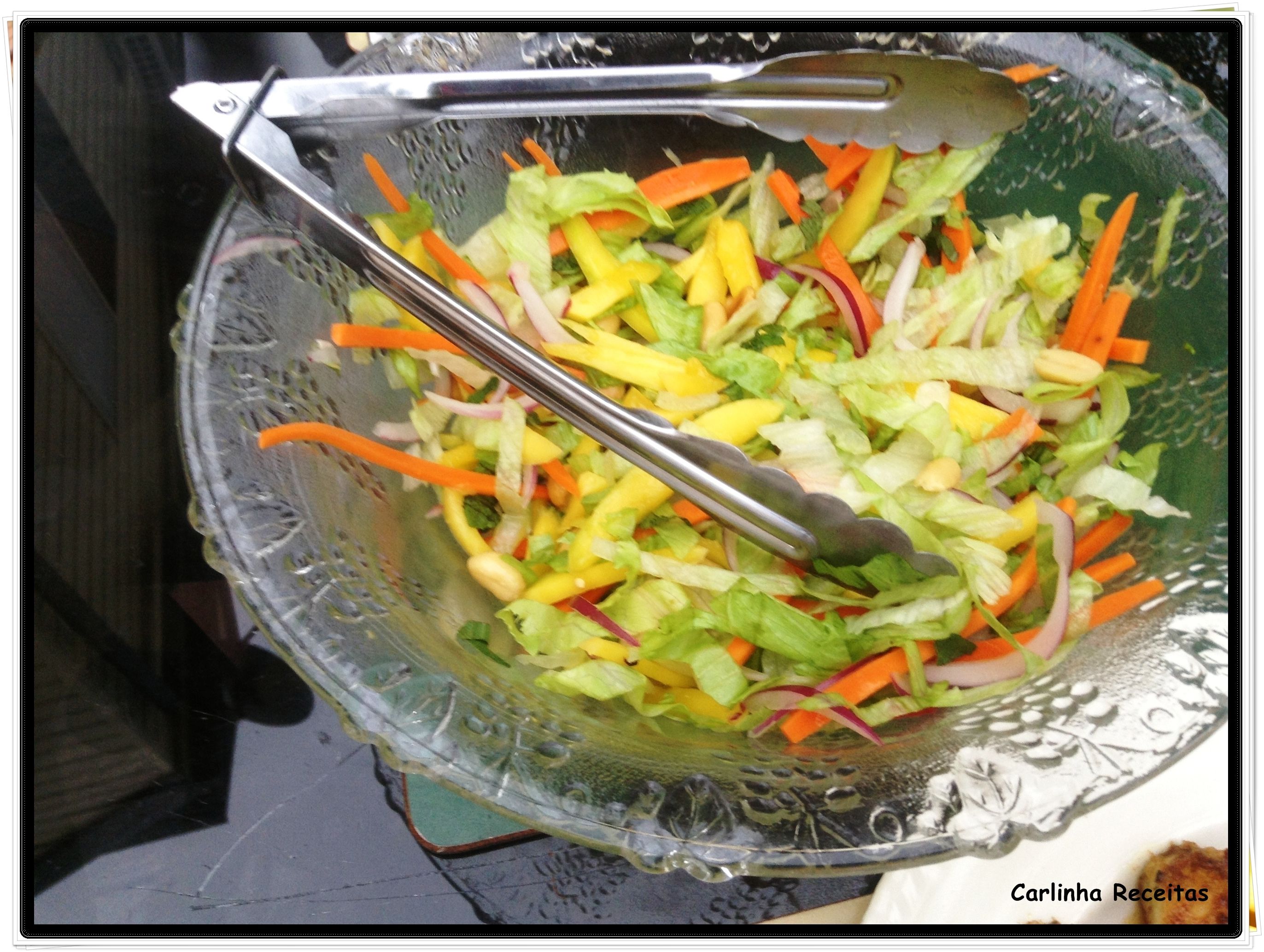 Salada de manga verde tailandesa